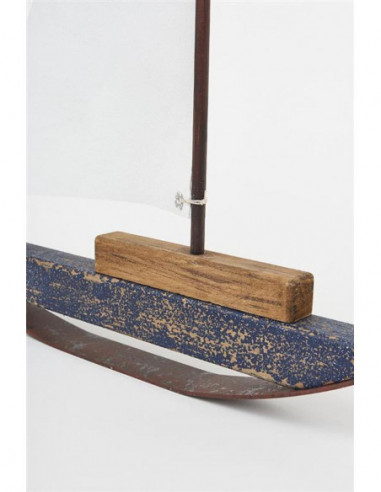 Velero de metal y madera