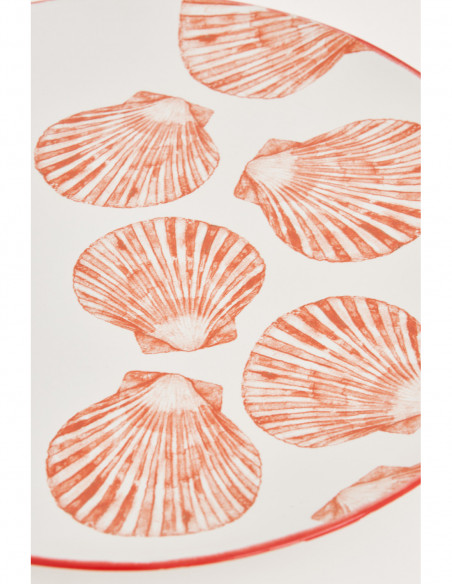 Plato grande de vieiras rojas