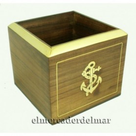 Cubilete marino en madera y latón