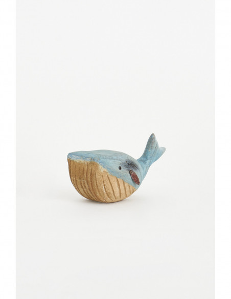 Ballena madera y metal celeste