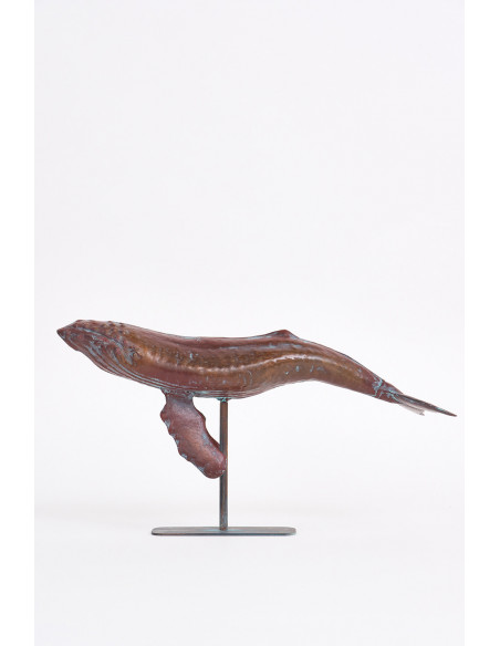 Ballena de metal marrón 