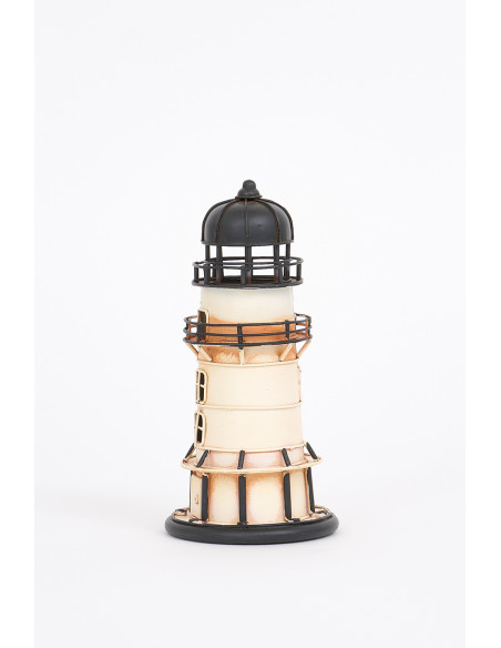 Faros de metal pintados con colores marinos