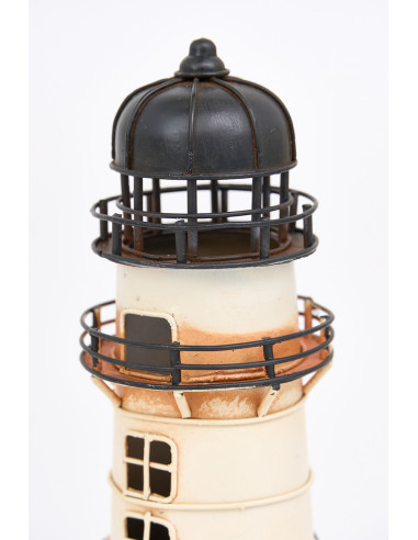 Faros de metal pintados con colores marinos