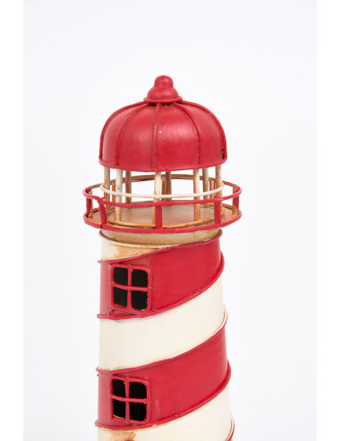 Faros de metal pintados con colores marinos