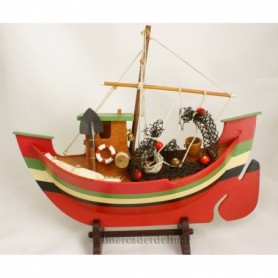 Maqueta de medio barco de pesca