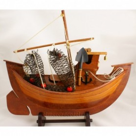 Maqueta de medio barco de pesca