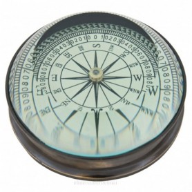 Brújula náutica con lupa