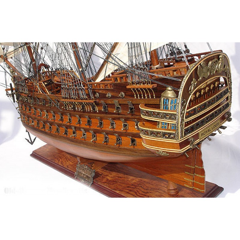 Maqueta de barco en madera del navío Royal Louis