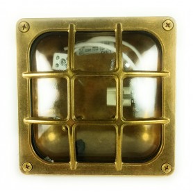 Lámpara náutica para decoración marinera.