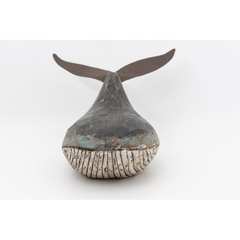 Ballena decorativa de madera
