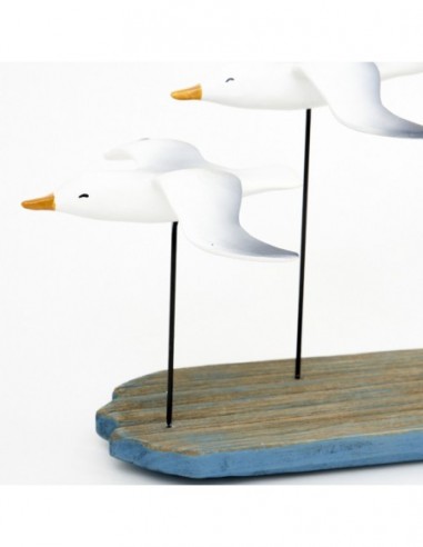 Bandada pájaros de madera sobre peana