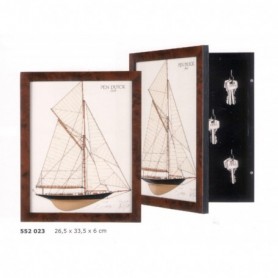 MUEBLE NÁUTICO CUELGA LLAVES CON EL VELERO PEN DUICK 