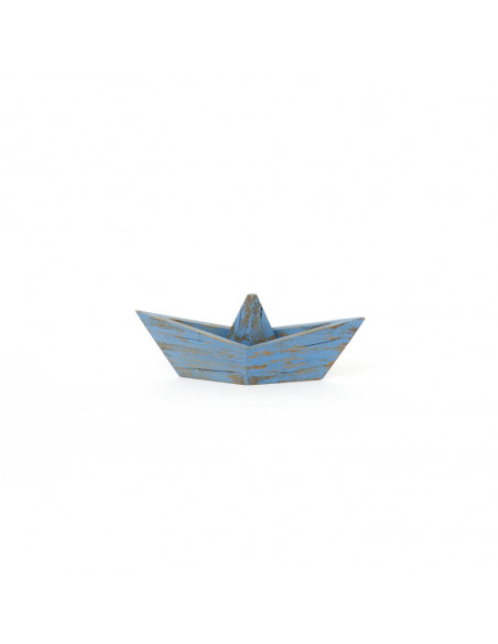 Figura barco de papel tallado en madera