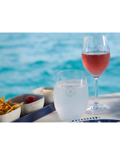 Vasos para agua en material irrompible.  2